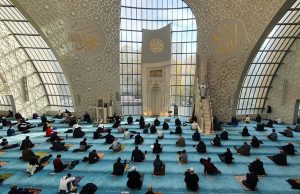 Almanya’da Cuma Hutbesi’nde “Göçün 60. Yıl Dönümü” işlendi
