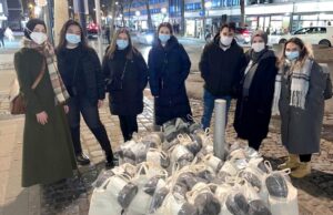 Gönüllü gençlerinden evsizlere kış yardım paketi