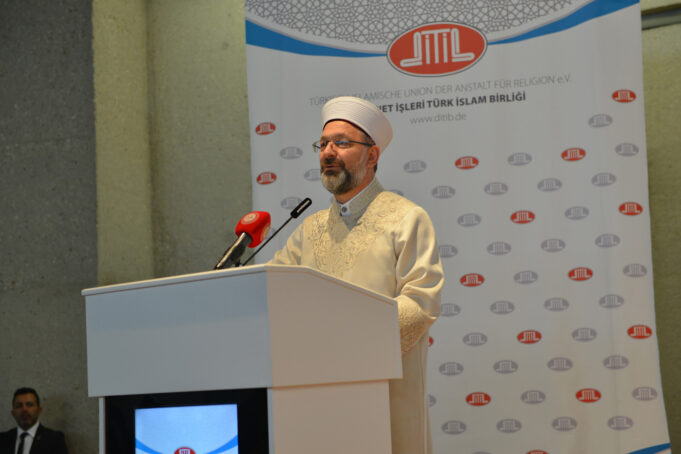 Diyanet İşleri Başkanı Prof. Dr. Ali Erbaş, DİTİB Federal Kadın Birliği temsilcileriyle iftarda bir araya geldi