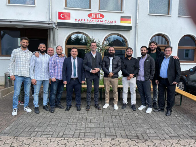 Alman İçişleri Bakanı Hacı Bayram Camii’ni ziyaret etti