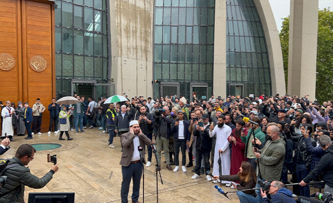 Köln DİTİB Merkez Camii’nde Cuma ezanı sevinci