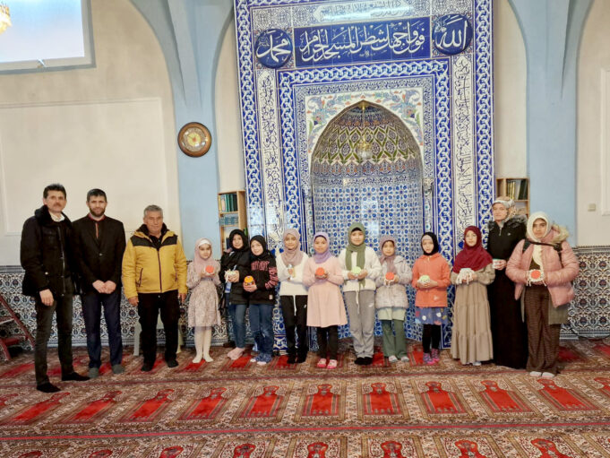 Minikler kumbaralarını bayramda depremzedeler için açtı