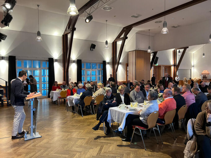 Bergneustadt DİTİB Camii’nin iftar yemeğine yoğun ilgi