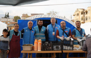 DİTİB, deprem bölgesinde 16 bin kişiye iftar ve sahur veriyor