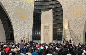 Köln DİTİB Merkez Camii’nde Kadir Gecesi dualarla idrak edildi