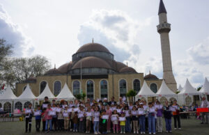 Duisburg’ta depremzede çocuklar için oyuncak kampanyası