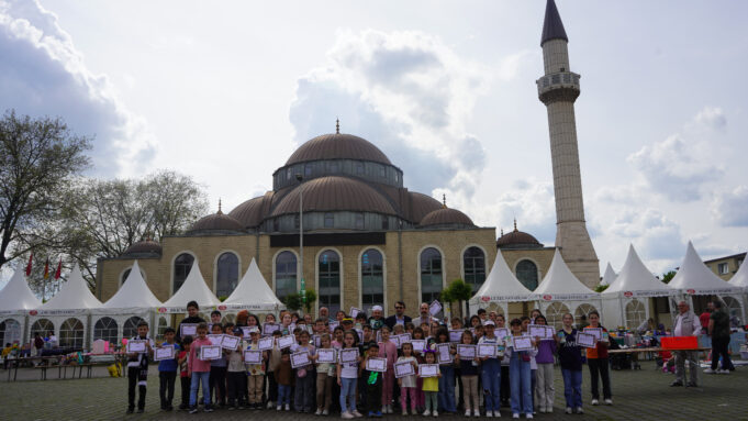 Duisburg’ta depremzede çocuklar için oyuncak kampanyası