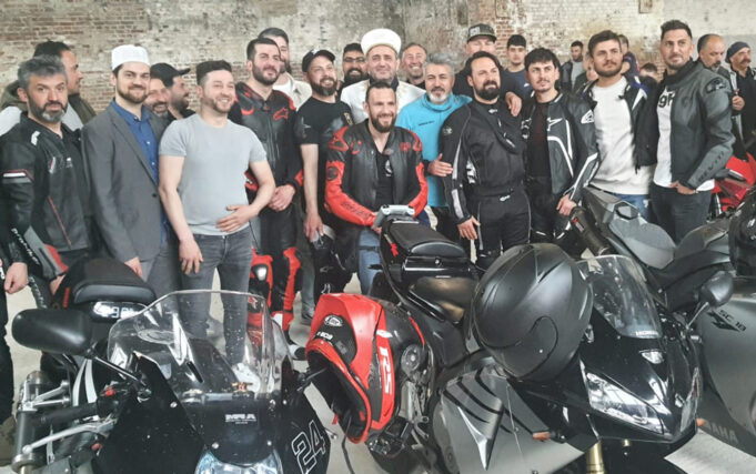 Motor tutkunları depremzedeler için bir araya geldi