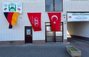 Almanya’da bir caminin Türk bayrağına çirkin saldırı, bir camiye de tehdit mektubu