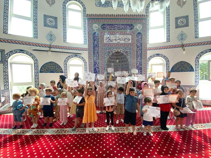 Öğrencilerin karne sevinci