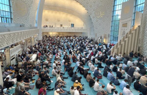 Köln Merkez Camii’nde Kurban Bayramı eda edildi