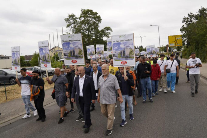 Germersheim’da cami projesi engeline protesto
