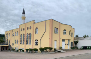 Maulbronn’da caminin önüne Kur’an-ı Kerim yakılarak atıldı