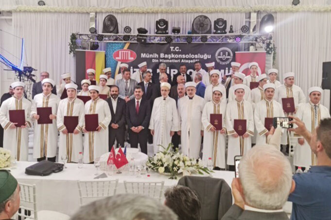 Münih’te 18 hafız için “Hafızlık İcazet Merasimi”