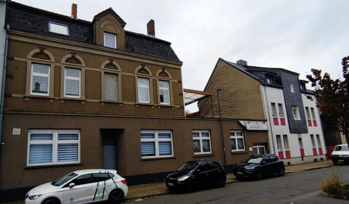 Almanya’da üç camiye çirkin saldırı