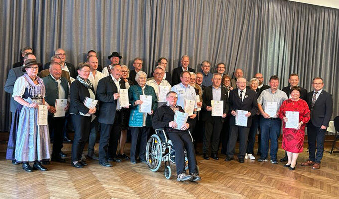 Güney Bavyera’da gönüllü hizmete övgüler: Başkan Bal’a özel onur