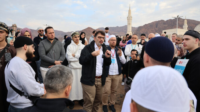 DİTİB Genel Başkanı Kuzey, genç umrecilerle bir araya geldi