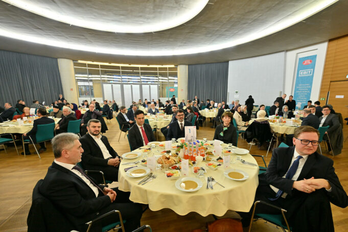 DİTİB iftar sofrası her kesimden insanı bir araya getirdi