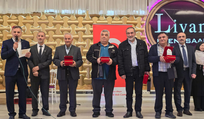 DİTİB Hamidi Veli Camii’nde tarihi an: Kuruculara özel teşekkür