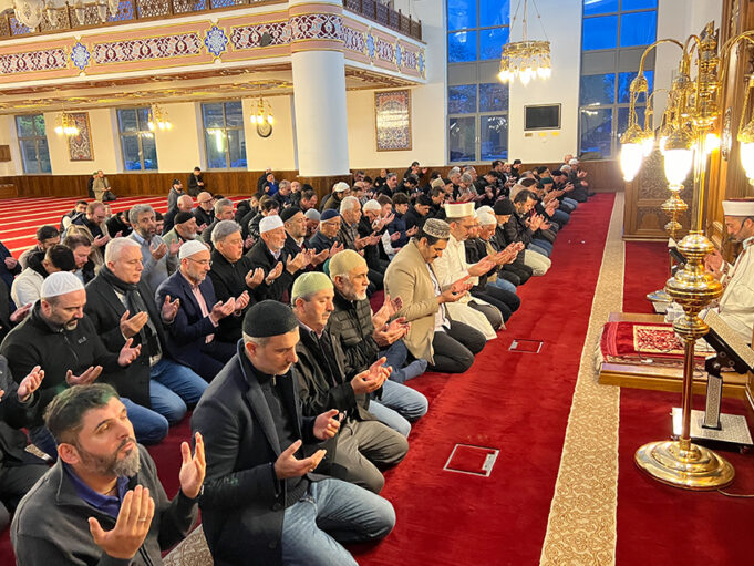 Duisburg’da “Sabah Namazı Buluşması ve Kur’an Ziyafeti”