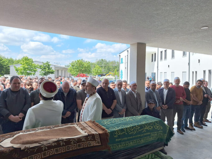 Almanya’da sel felaketinde hayatını kaybeden Asuman Özen’in cenaze merasiminde hüzün vardı