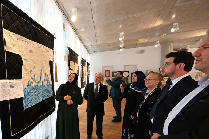 Köln’de “Dualı Gömlekler” sergisi açıldı