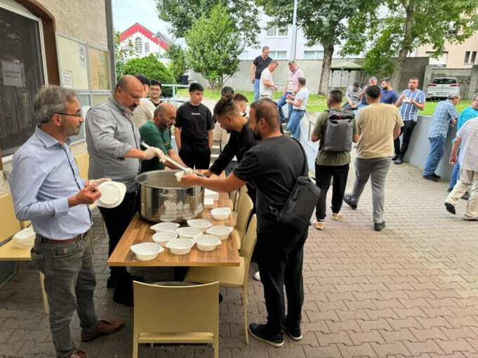 DİTİB camilerinde aşure ikram edildi