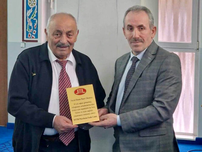 30 yıl DİTİB Fatih Camii’ne hizmet eden başkana anlamlı program