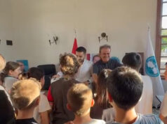 AKİB’den 600 öğrenciye kırtasiye, 500 öğrenciye kışlık giyim yardımı