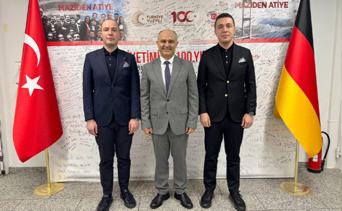 Almanya’da yeni Türk mobilya markası: Yöneticilerden Başkonsolos Aydın’a ziyaret
