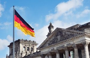 Merz hükümetinde alarm: Söder ve Kretschmer koalisyonun geleceği konusunda uyardı Berlin'deki Almanya Federal Meclisi Bundestag binası