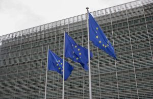 ECB uyardı: Çin’in sanayi yükselişi Alman üreticiler üzerindeki baskıyı artırıyor Brüksel'de Avrupa Birliği bayrakları