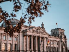 Merz’den seçim yenilgisi sonrası mesaj: Görevde kalacağını açıkladı Berlin'deki Reichstag binası ve Almanya Federal Meclisi