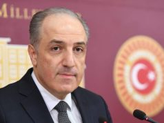 Yeneroğlu’ndan Azerbaycan’daki okul kıyafeti düzenlemesine tepki Mustafa Yeneroğlu, Azerbaycan'daki okul kıyafeti düzenlemesine ilişkin açıklama yaparken