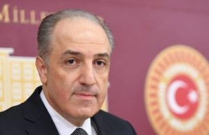 Yeneroğlu’ndan Azerbaycan’daki okul kıyafeti düzenlemesine tepki Mustafa Yeneroğlu, Azerbaycan'daki okul kıyafeti düzenlemesine ilişkin açıklama yaparken