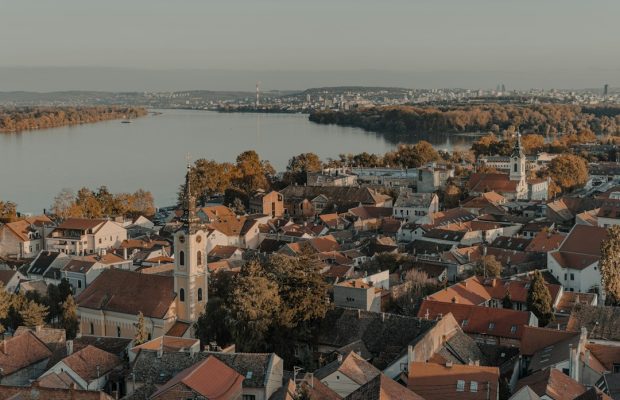 Sırbistan’da tarihi seçim: Vučić yenilgiyi kabul etti, öğrenci listesi öne geçti