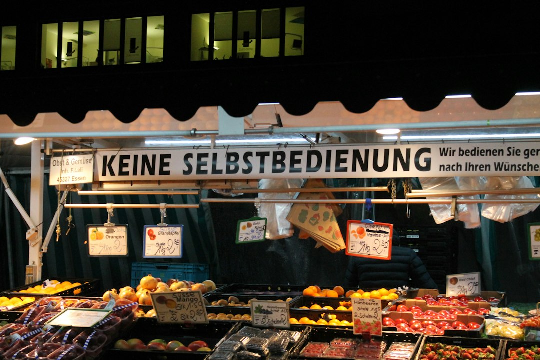 Frisches Obst und Gemüse auf einem Markt als Symbolbild zu Verbraucherpreisen