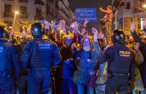 Barselona’da protesto sonrası 100 kişi gözaltına alındı: 14 işyeri zarar gördü