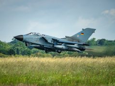 Almanya, NATO’nun nükleer tatbikatına Tornado uçaklarıyla katılacak Panavia-Tornado-Kampfjet bei einer Flugvorführung; Symbolbild.